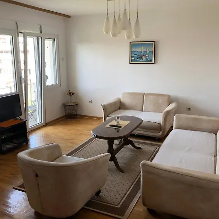 Square Apartment