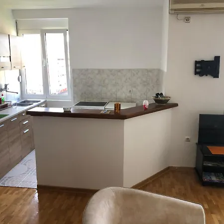 Апартаменти Square